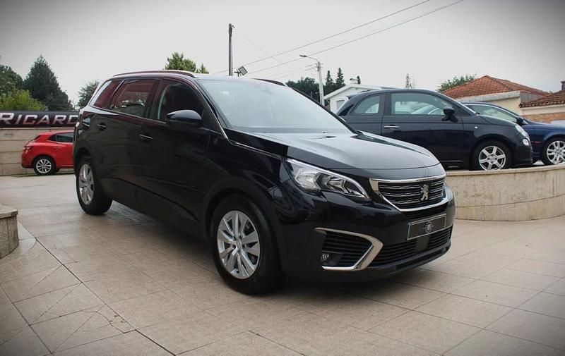 Usado Peugeot 5008 Active 130 HP (95 kW) 2019 Preto Monovolume