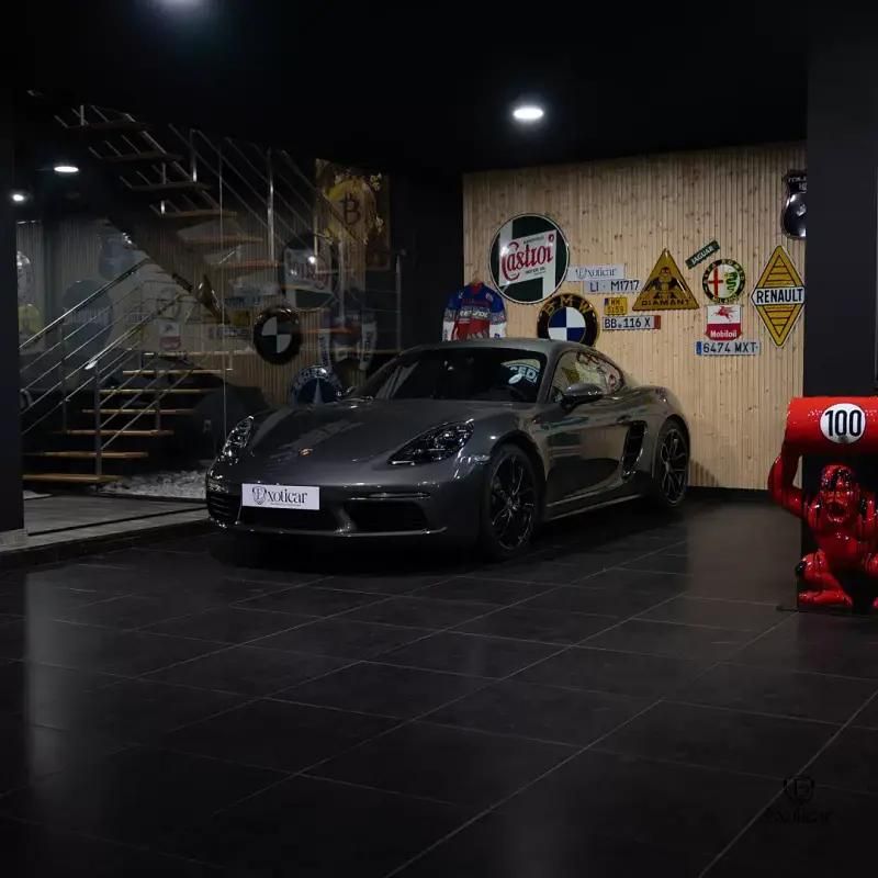 Cinzento Usado 2023 Porsche 718 Cayman Edition Coupé | € 78.000 - Imagem 1/4