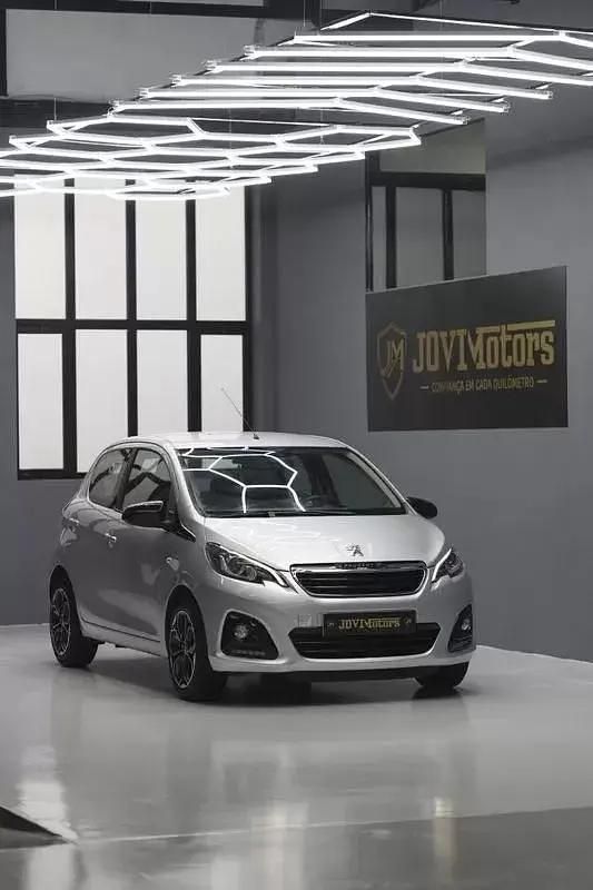 Usado Peugeot 108 Active 69 HP (50 kW) 2017 Cinza prata Citadino