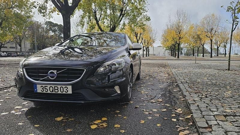 Usado 2015 Volvo V40 R-Design Sedan | € 11.000 (Preço justo) - Imagem 1/4