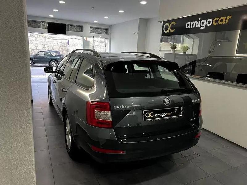 Usado Skoda Octavia GreenLine 110 HP (80 kW) 2014 Cinza escuro Citadino