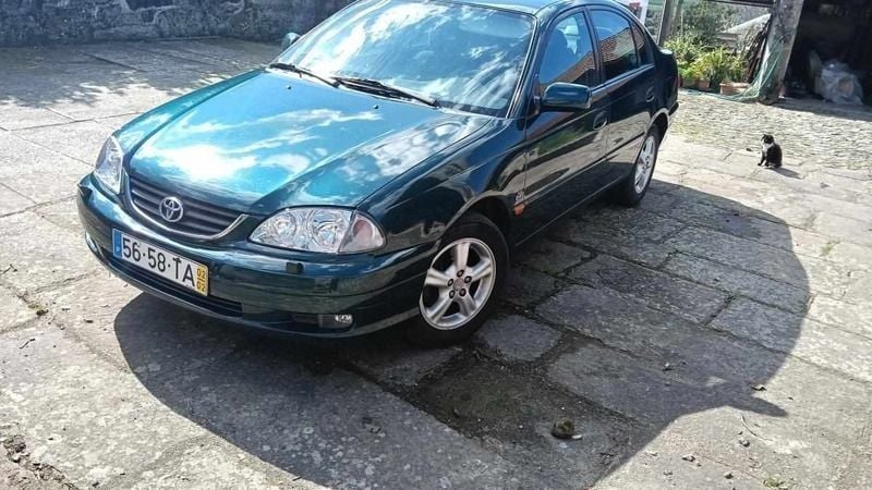 Verde Usado 2002 Toyota Avensis T2 Carrinha | € 4.000 - Imagem 1/4