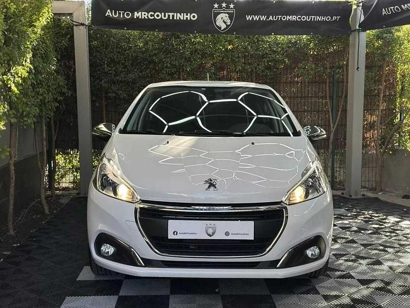 Branco Usado 2018 Peugeot 208 Style Citadino | € 10.900 (Preço elevado) - Imagem 1/4