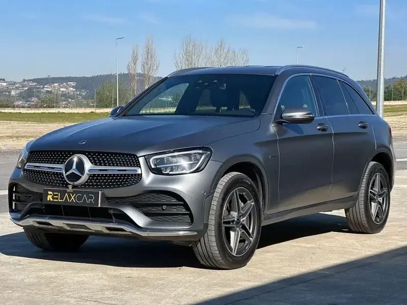 Cinzento Usado 2020 Mercedes GLC300e SUV | € 39.999 (Caro) - Imagem 1/4