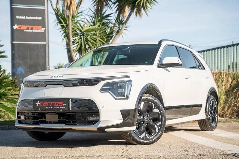 Branco Usado 2023 Kia e-Niro SUV | € 28.900 (Preço justo) - Imagem 1/4