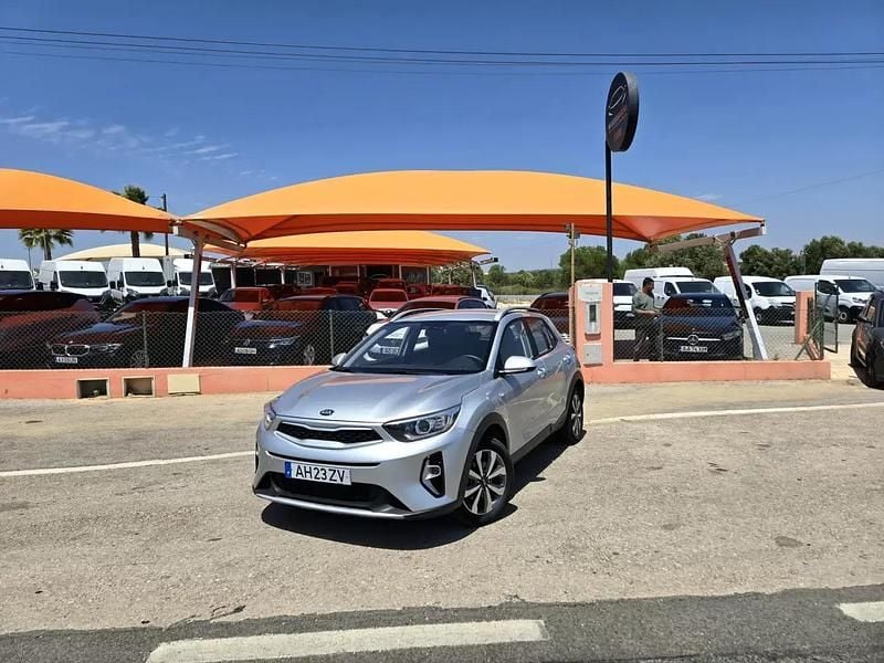 Cinzento prata metalizado Usado 2021 Kia Stonic LX SUV | € 15.950 (Preço justo) - Imagem 1/4