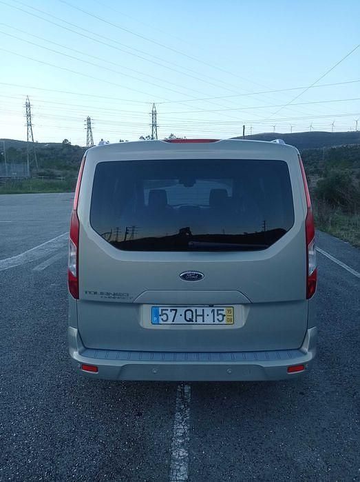 Usado Ford Tourneo Connect 115 HP (84 kW) 2015 Monovolume