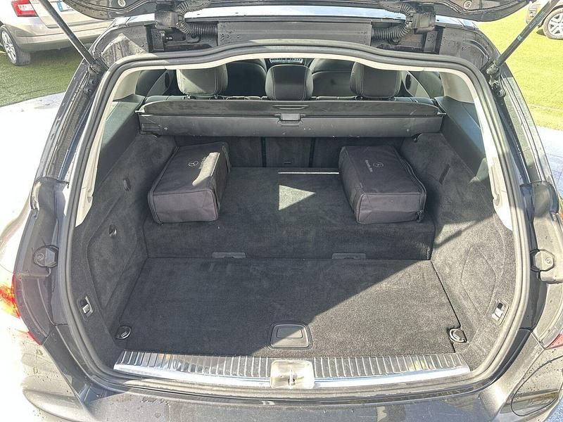 Usado Mercedes C300 306 HP (225 kW) 2020 Preto Carrinha