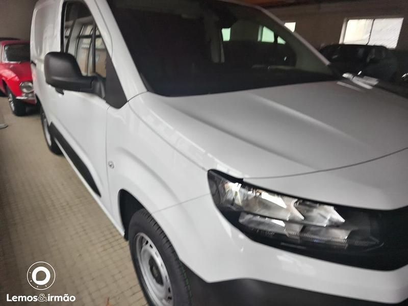 Usado Opel Combo 100 HP (73 kW) 2025 Branco