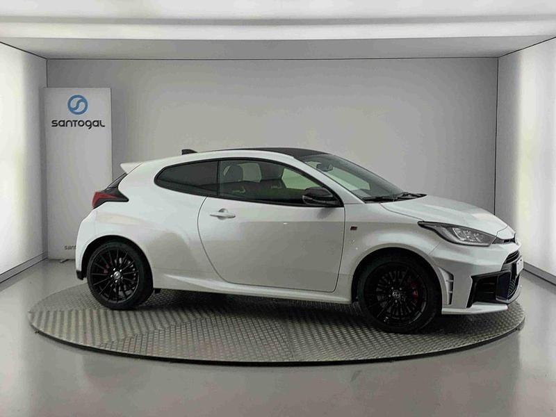 Branco Novo 2025 Toyota Yaris Citadino | € 59.490 - Imagem 1/4
