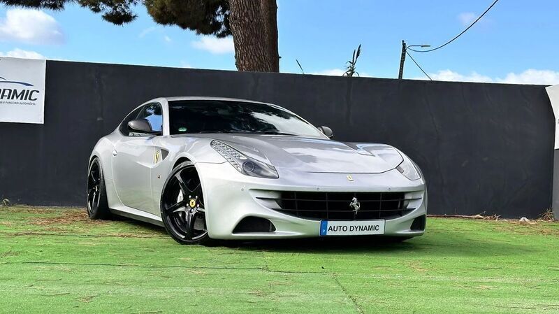 Cinzento Usado 2013 Ferrari FF Coupé | € 155.000 - Imagem 1/4