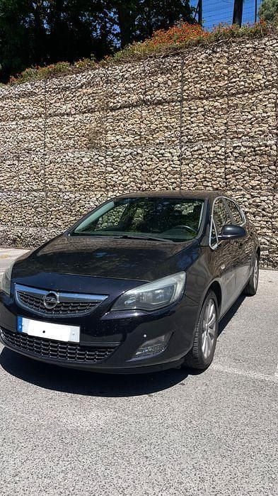 Usado 2011 Opel Astra Sedan | € 5.500 (Preço justo) - Imagem 1/4