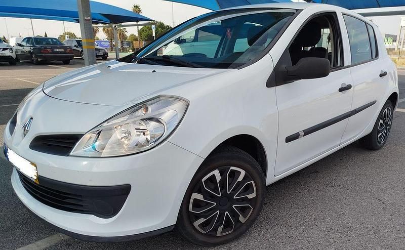 Usado 2008 Renault Clio II Sedan | € 3.850 (Preço elevado) - Imagem 1/4
