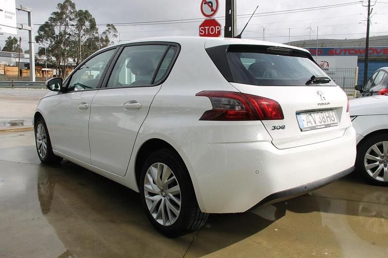 Usado Peugeot 308 130 HP (95 kW) 2018 Branco