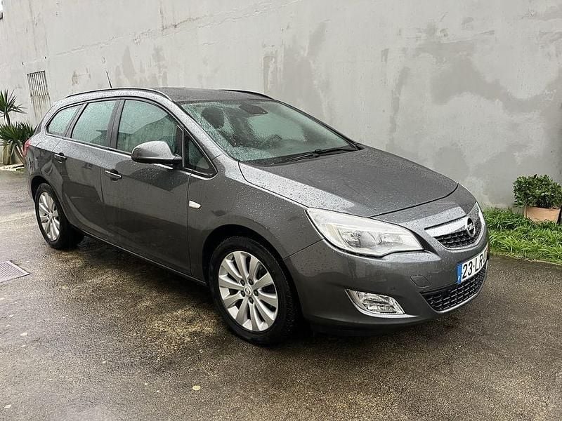Usado Opel Astra 131 HP (96 kW) 2011 Sedan