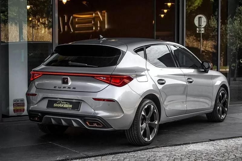 Usado Cupra Leon VZ 245 HP (180 kW) 2022 Cinza antracite Citadino