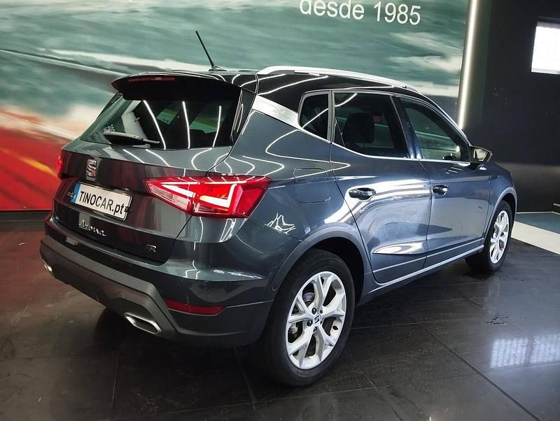Usado Seat Arona 110 HP (80 kW) 2023 Cinzento SUV