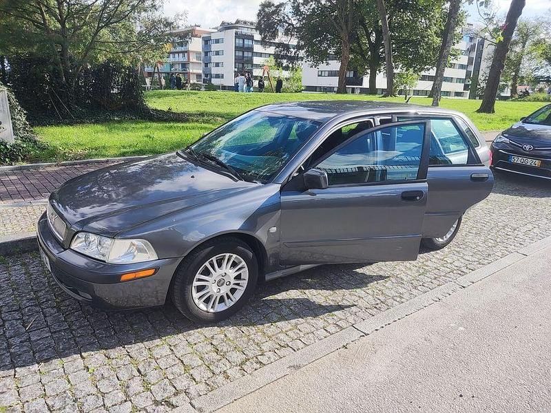 Usado 2002 Volvo V40 Carrinha | € 2.599 - Imagem 1/4