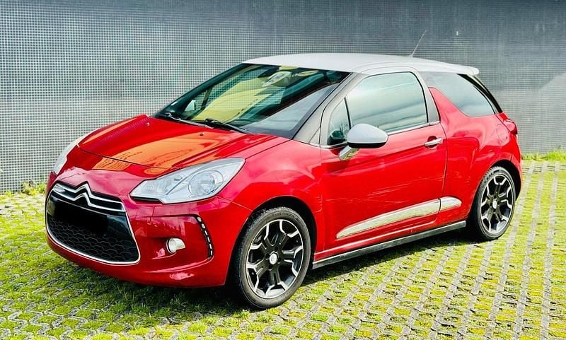 Vermelho Usado 2010 DS Automobiles DS3 Sport Chic Citadino | € 8.750 (Bom preço) - Imagem 1/4