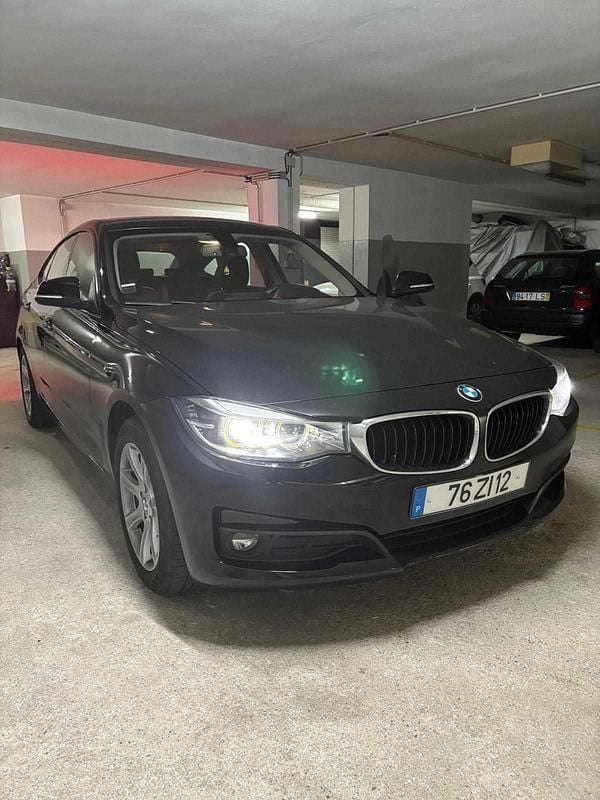 Preto Usado 2019 BMW 320 Citadino | € 20.990 - Imagem 1/4