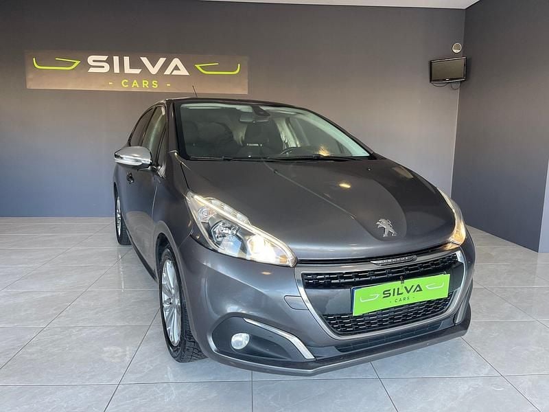 Outra Usado 2019 Peugeot 208 Signature Sky Citadino | € 10.450 (Preço justo) - Imagem 1/4