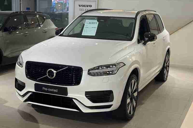 Branco Usado 2023 Volvo XC90 Core SUV | € 74.490 - Imagem 1/4