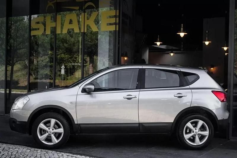 Usado Nissan Qashqai Acenta 106 HP (77 kW) 2009 Cinza antracite SUV