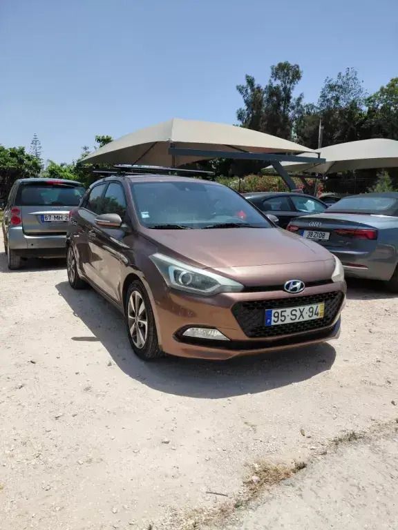 Castanho Usado 2017 Hyundai i20 Comfort Citadino | € 12.980 (Preço elevado) - Imagem 1/1