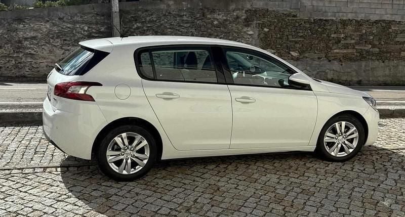Branco Usado 2016 Peugeot 308 Citadino | € 10.500 (Preço justo) - Imagem 1/4