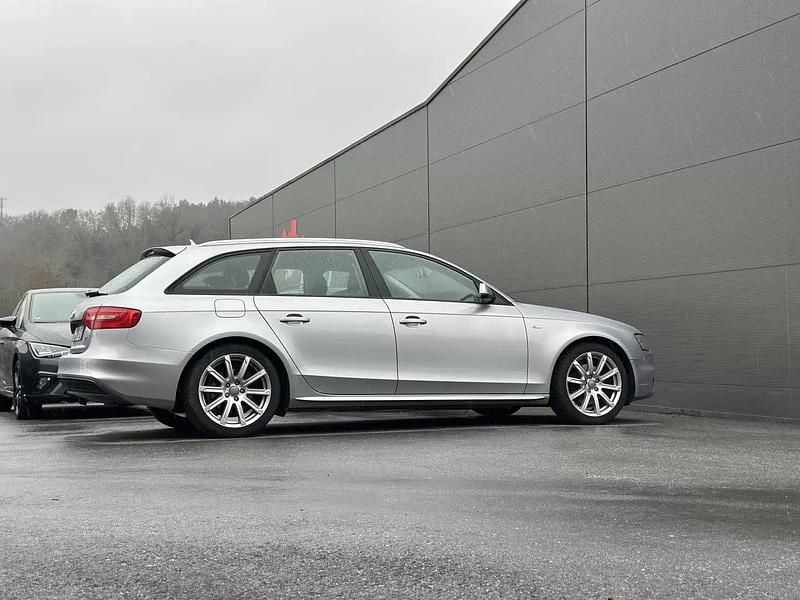 Usado Audi A4 S-Line 150 HP (110 kW) 2015 Cinzento Carrinha