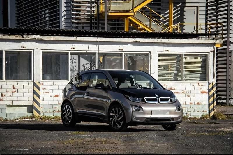 Cinzento Usado 2015 BMW i3 Citadino | € 13.900 (Preço justo) - Imagem 1/4