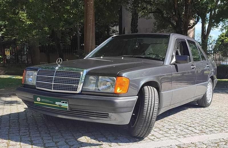 Usado Mercedes 190 107 HP (78 kW) 1992 Cinzento Sedan