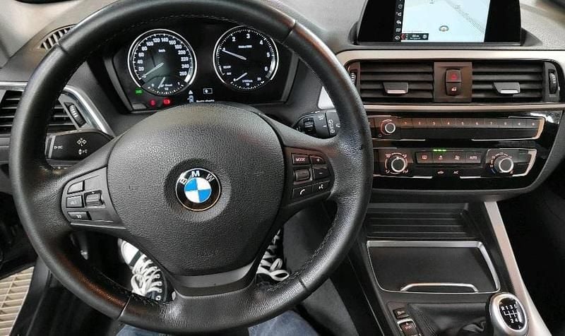 Usado BMW 116 Advantage 116 HP (85 kW) 2019 Cinzento Citadino