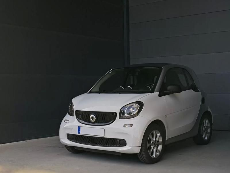 Branco Usado 2020 Smart ForTwo Electric Drive Citadino | € 9.999 - Imagem 1/4