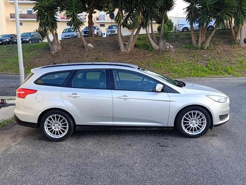 Usado Ford Focus 101 HP (74 kW) 2017 Cinzento Carrinha