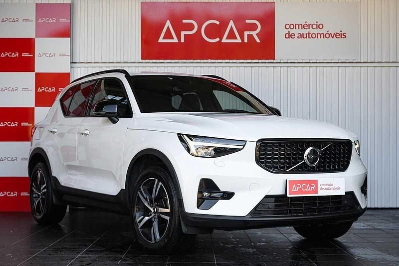 Branco Usado 2023 Volvo XC40 Plus SUV | € 29.990 (Bom preço) - Imagem 1/4