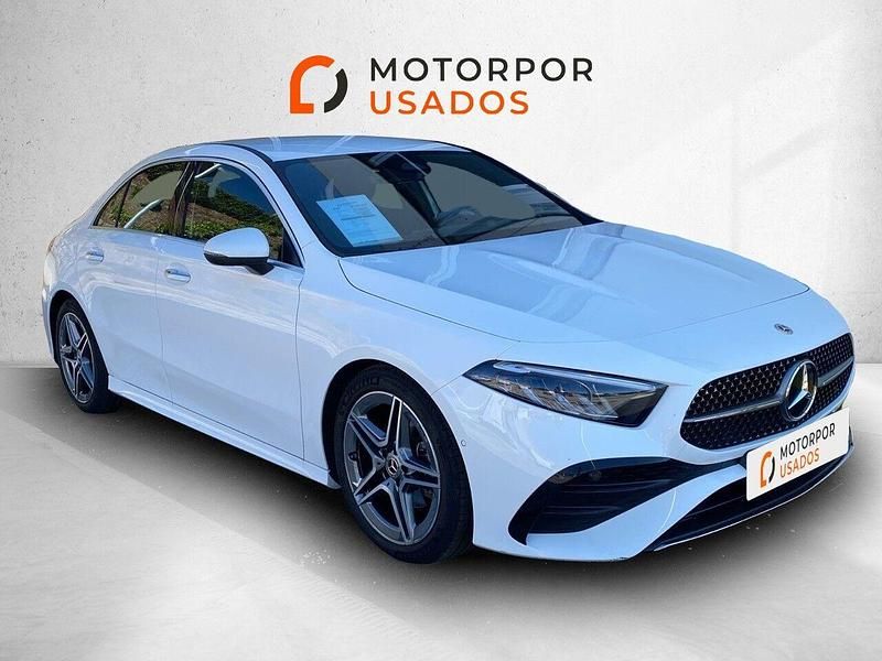 Branco Usado 2023 Mercedes A200 AMG line Sedan | € 34.900 - Imagem 1/4