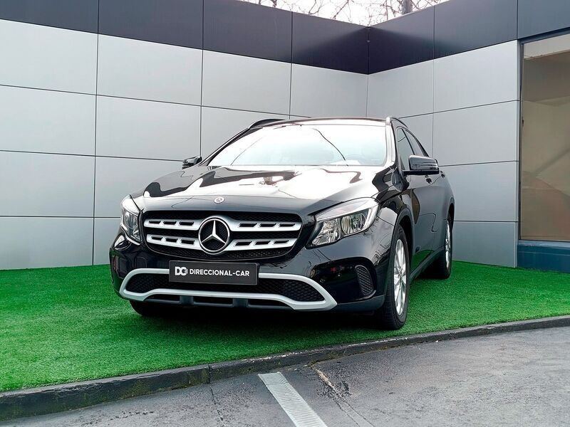 Preto Usado 2017 Mercedes GLA180 Style SUV | € 23.980 (Preço justo) - Imagem 1/4
