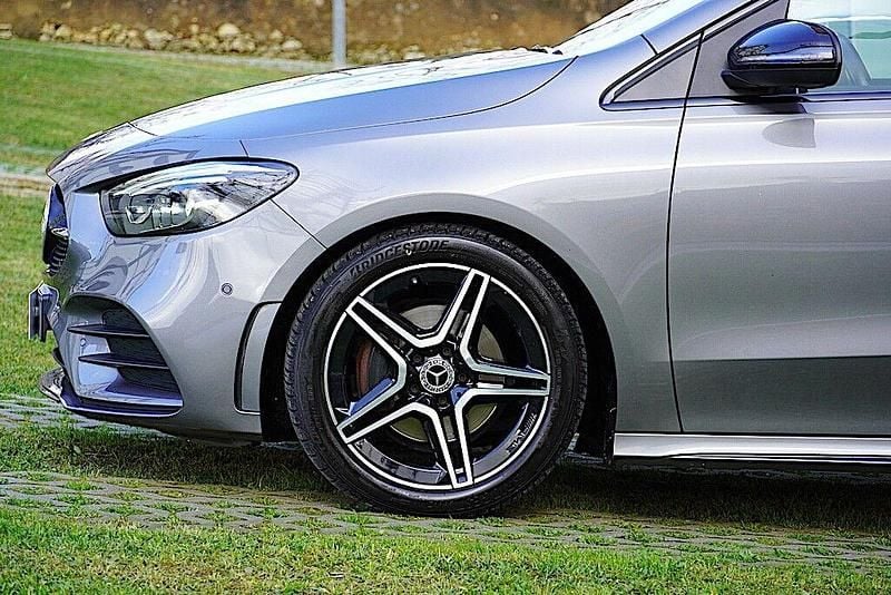 Usado Mercedes B180 AMG line 116 HP (85 kW) 2019 Cinza Monovolume