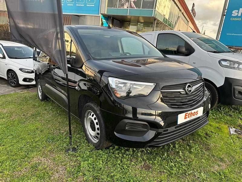 Usado Opel Combo 102 HP (75 kW) 2021 Preto Monovolume
