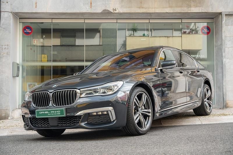Cinza Usado 2017 BMW 740 Comfort Edition Sedan | € 35.900 - Imagem 1/4