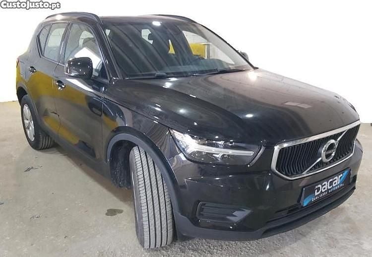 Preto Usado 2021 Volvo XC40 Momentum SUV | € 22.899 (Bom preço) - Imagem 1/1