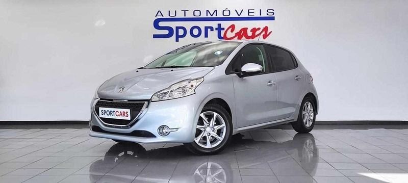 Cinzento Usado 2014 Peugeot 208 Active Citadino | € 11.450 (Caro) - Imagem 1/4