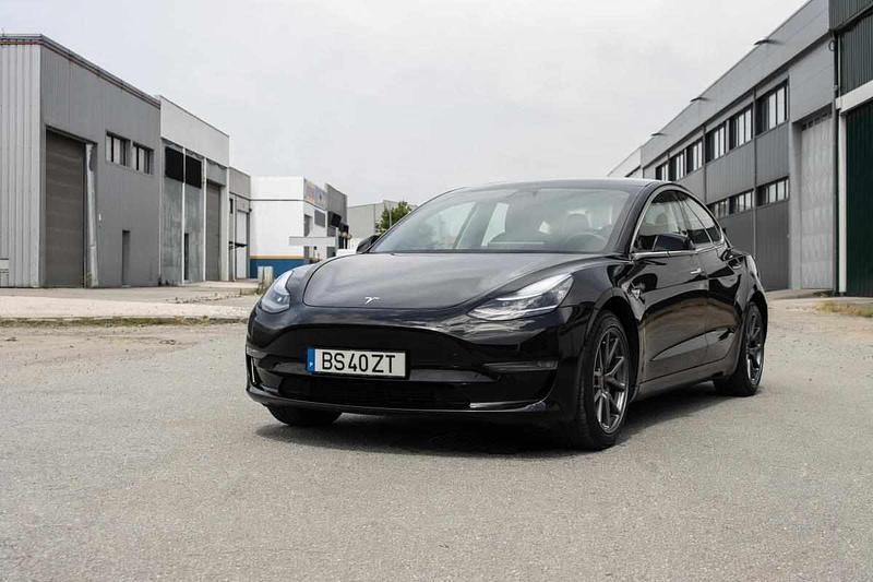 Preto Usado 2019 Tesla Model 3 Standard Range Plus Sedan | € 23.500 (Preço justo) - Imagem 1/4