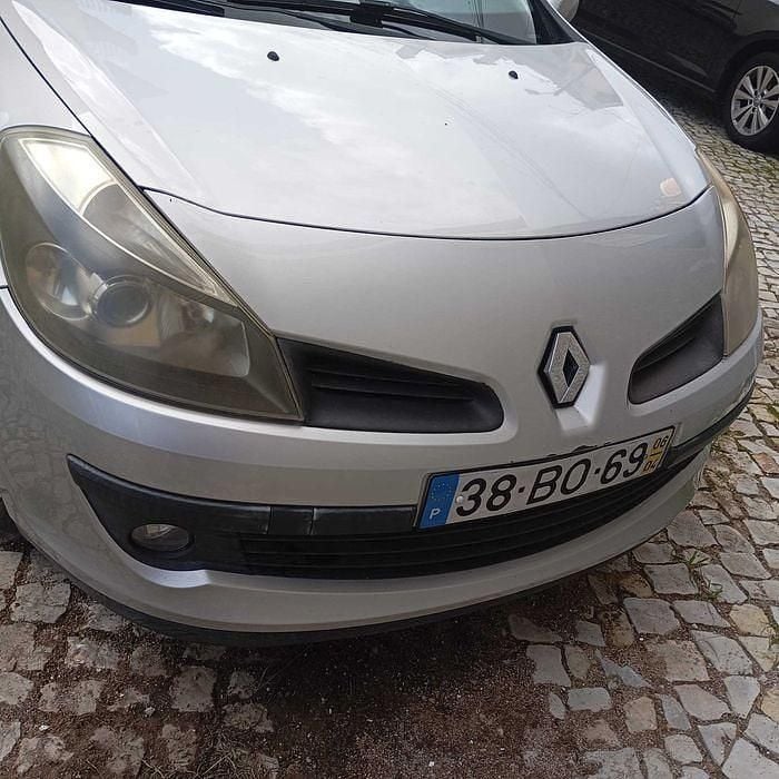 Usado Renault Clio II 55 HP (40 kW) 2006 Sedan
