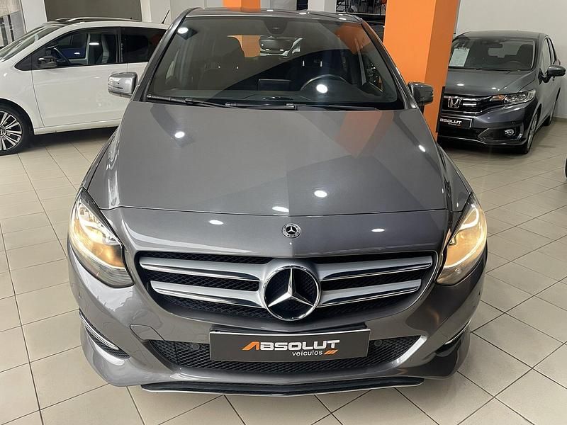 Usado Mercedes B180 Style 109 HP (80 kW) 2018 Cinza Monovolume