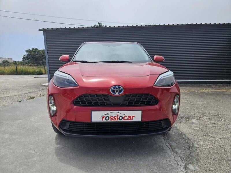 Usado Toyota Yaris Hybrid 116 HP (85 kW) 2021 Vermelho