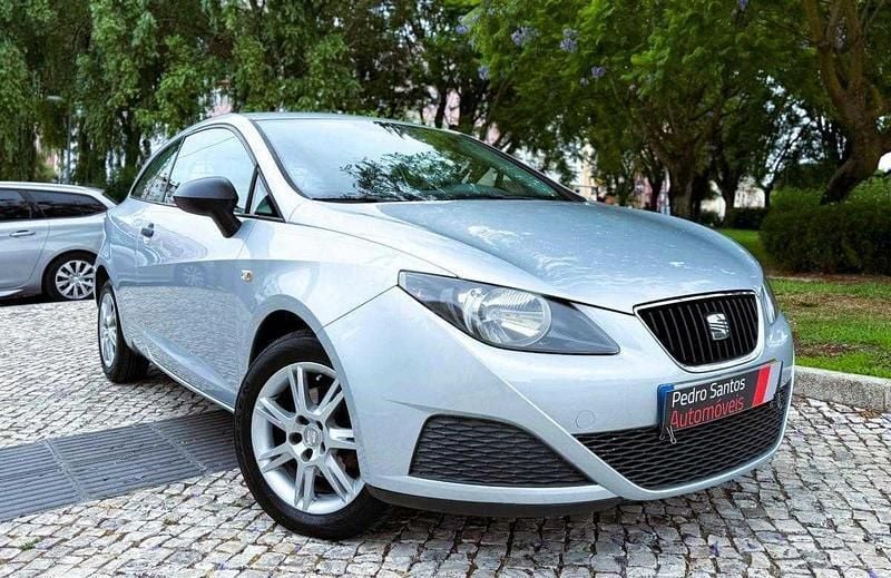 Cinza Usado 2010 Seat Ibiza Reference | € 4.900 (Bom preço) - Imagem 1/4