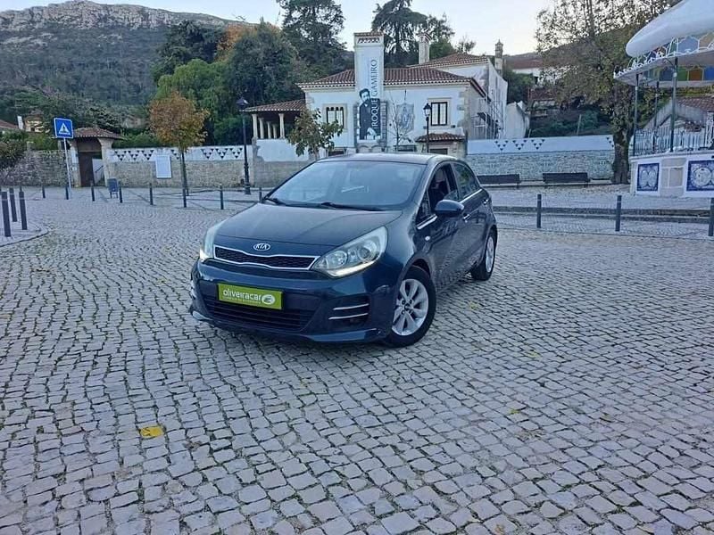 Cinzento Usado 2015 Kia Rio | € 8.950 (Preço justo) - Imagem 1/4