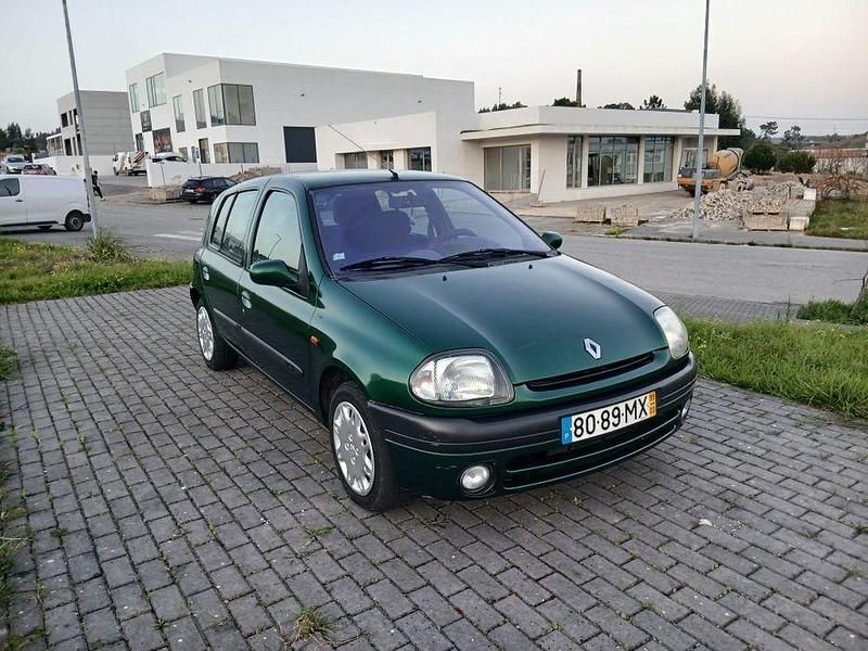 Usado Renault Clio II 75 HP (55 kW) 1999 Sedan